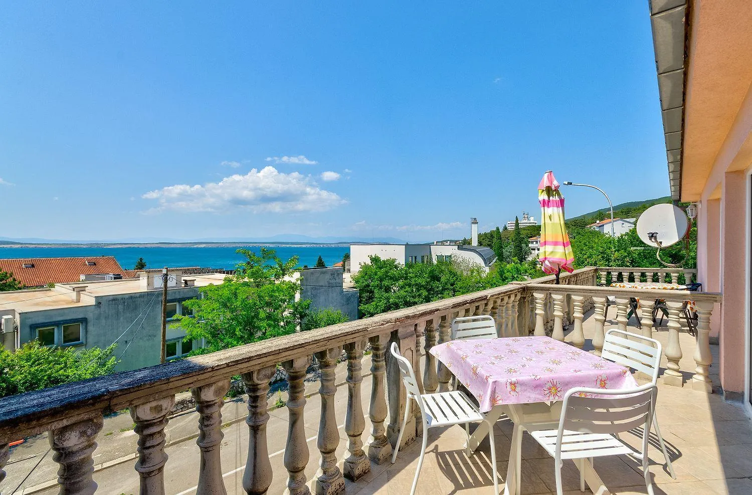 Preiswertes Apartment Nur 100 Meter Zum Strand Mit Meerblick Crikvenica