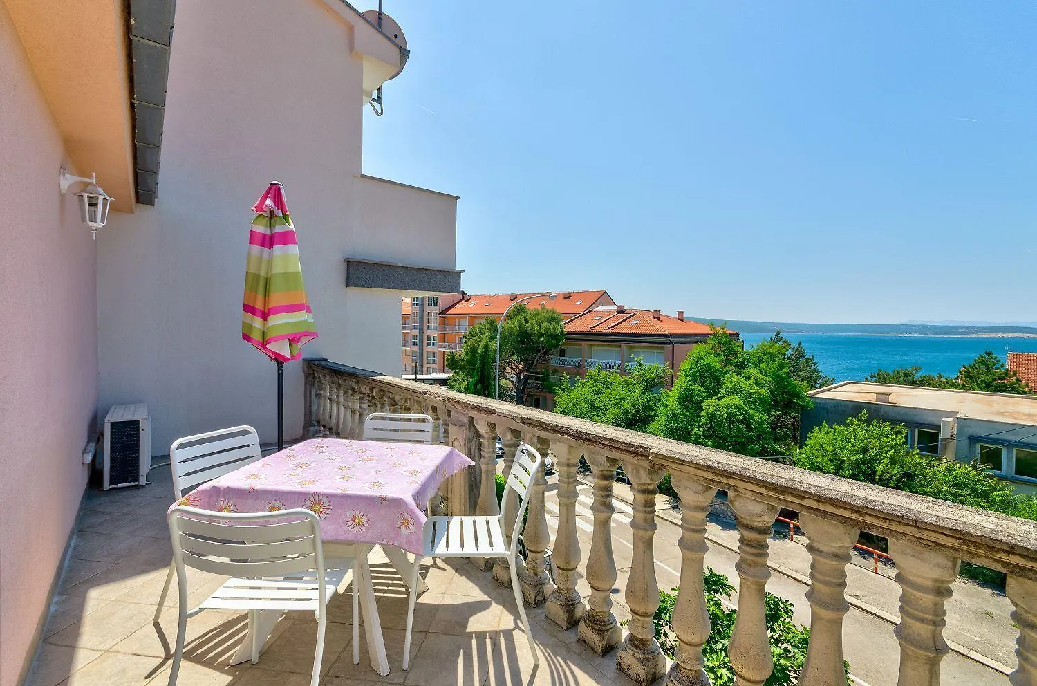 Preiswertes Apartment Nur 100 Meter Zum Strand Mit Meerblick Crikvenica 0*,