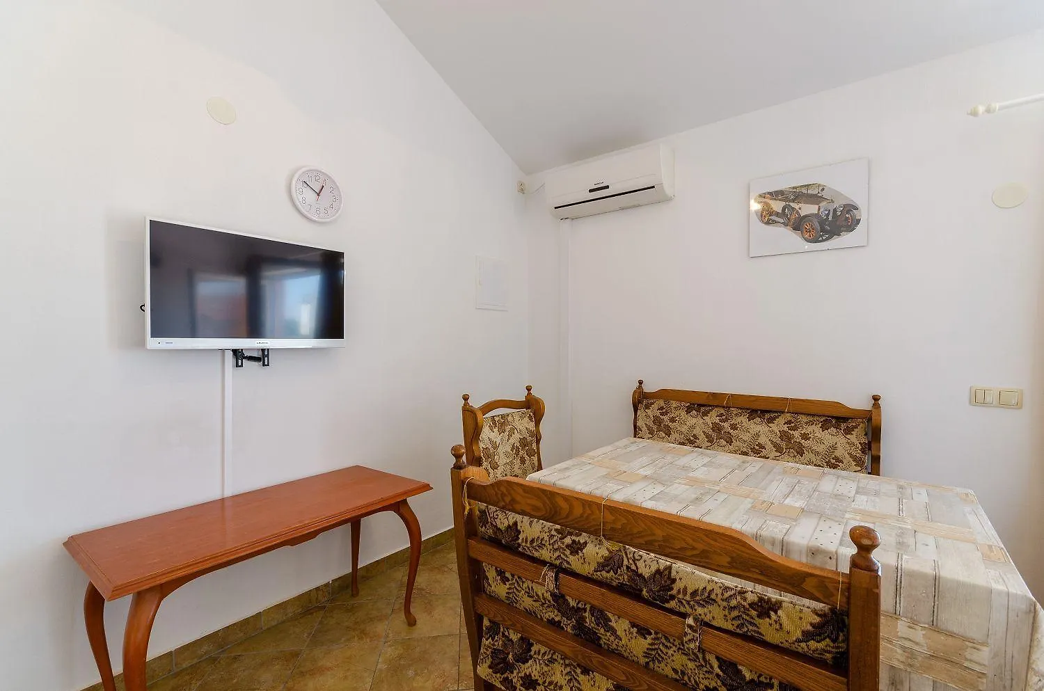 Preiswertes Apartment Nur 100 Meter Zum Strand Mit Meerblick Crikvenica